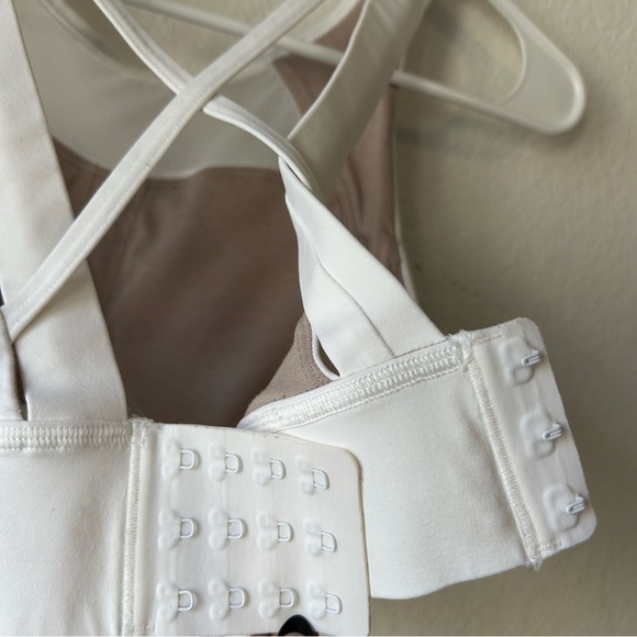 Lululemon Bra Womens 8 White Lightweight Cross Strappy Yoga Gym Athleisure - Picture 8 of 8